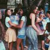 Bruna Marquezine distribui cestas e presentes para crianças no Rio