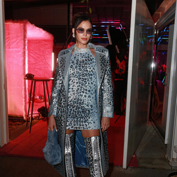 Bruna Marquezine usou look cheio de tendências em evento no Rio
