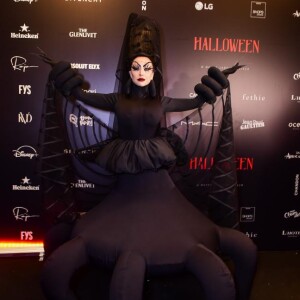 Sabrina Sato arrasou com fantasia de aranha em festa de Halloween