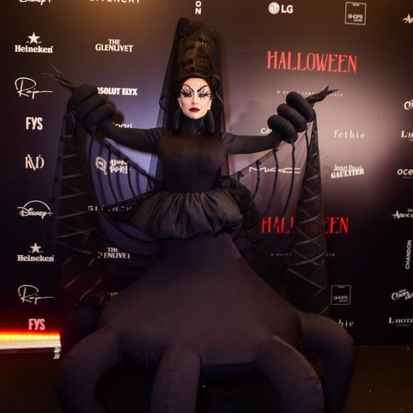 Sabrina Sato arrasou com fantasia de aranha em festa de Halloween