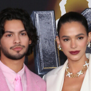 Após ser apontada como namorada de Xolo Maridueña, Bruna Marquezine planeja se mudar para Nova York