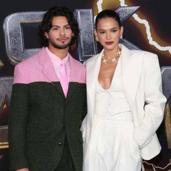 Após ser apontada como namorada de Xolo Maridueña, Bruna Marquezine planeja se mudar para Nova York