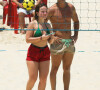 Larissa Manoela e André Luiz Frambach foram à praia no dia em que completam três meses de namoro