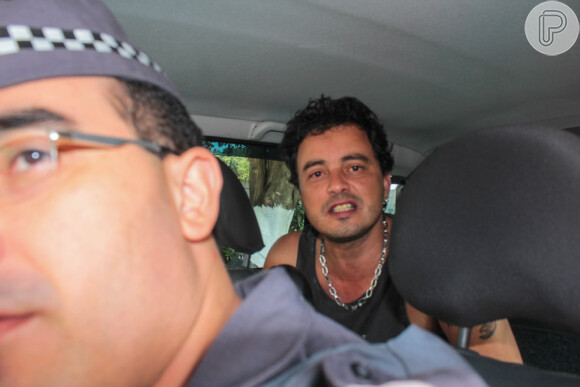 Renner, da dupla sertaneja com Rick, provoca acidente de carro em São Paulo e é detido por dirigir embriagado e tentativa de fuga do local, nesta sexta-feira, 26 de dezembro de 2014