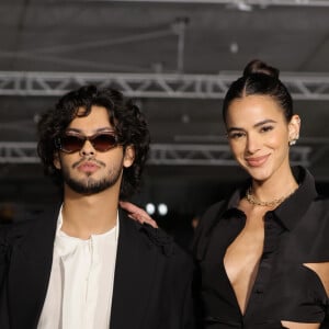 Segundos insiders, romance de Bruna Marquezine e Xolo Maridueña começa, principalmente, no último ato de 'Besouro Azul'