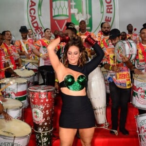 Paolla Oliveira participou de um evento para a escolha do samba-enredo da Grande Rio em 2023