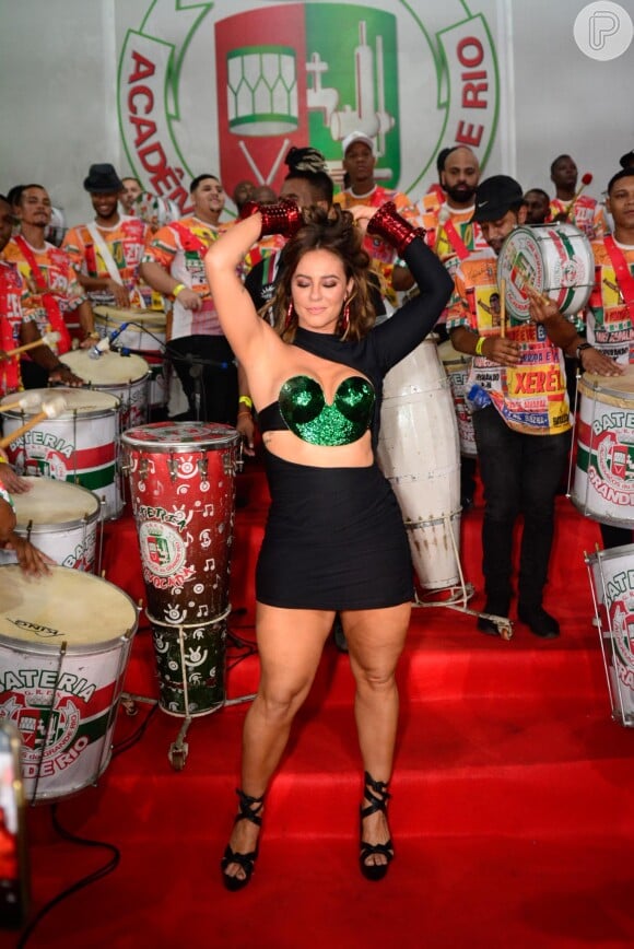 Paolla Oliveira participou de um evento para a escolha do samba-enredo da Grande Rio em 2023