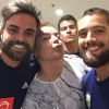 David Brazil faz selfie com Thiago Martins e Rafael Cardoso em futebol dos artistas