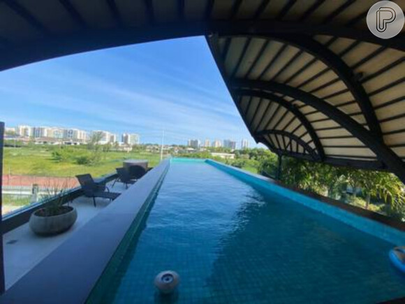 Casa que Marina Ruy Barbosa deu para mãe possui uma piscina com borda infinita
