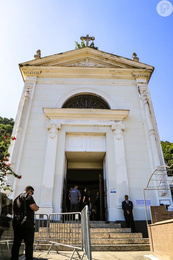 Velório de Susana Naspolini acontece na igreja do cemitério São João Batista, em Botafogo, bairro da Zona Sul do Rio de Janeiro