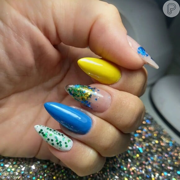 Unhas com glitter e com as cores do Brasil: inspire-se nesse modelo de decoração para usar na Copa do Mundo