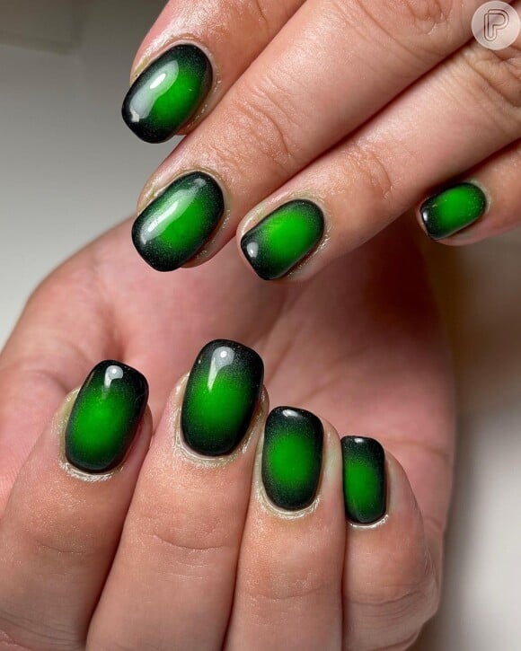 Unhas decoradas tipo aura nails: essa trend de nail art também pode ser usada na Copa do Mundo com destaque para o verde