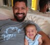 Filho de Viviane Araujo posa sorridente com o pai, Guilherme Militão