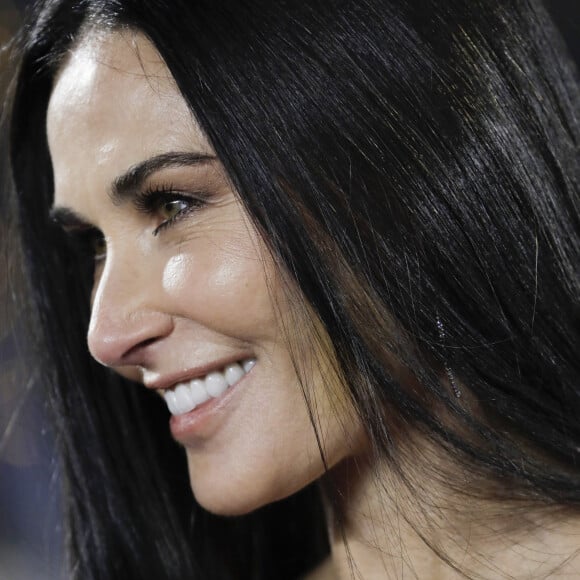 Hidratação é passo essencial no skincare de Demi Moore