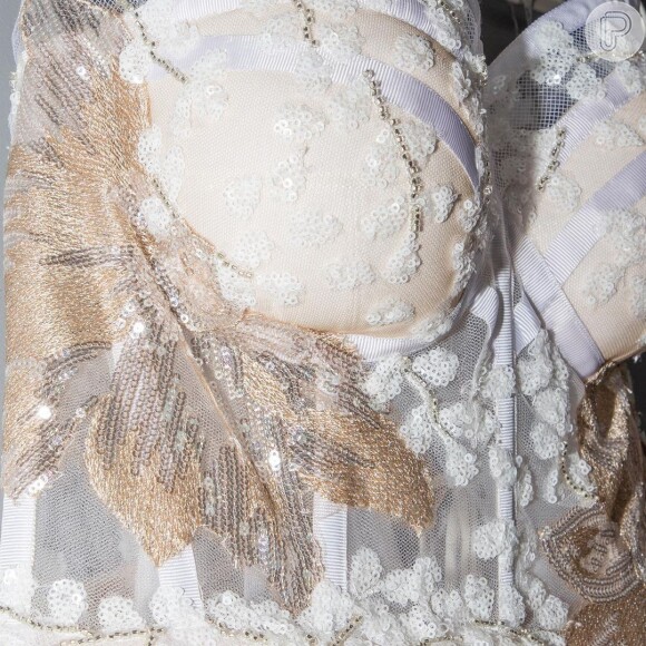 O vestido de noiva usado por Dani Calabresa teve os bordados criados em 3 meses