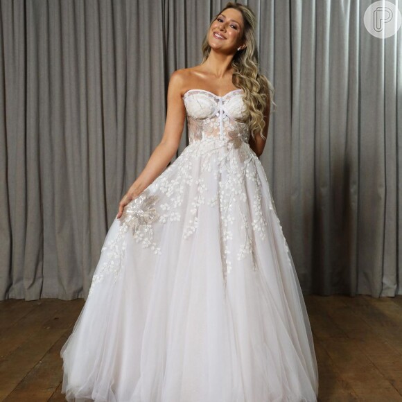 Vestido de noiva princesa: look de Dani Calabresa em casamento é inspirado na Disney