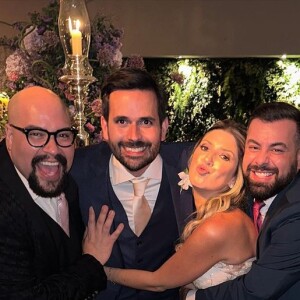 Os noivos Dani Calabresa e Richard Neuman posaram com o casal de amigos Thiago Abravanel e Fernando Poli