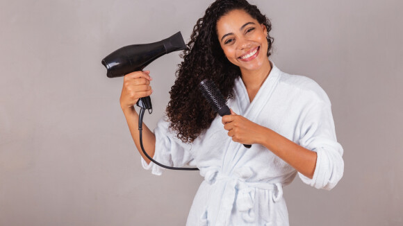 Secador, prancha e mais produtos para cabelo com até 40% de desconto no Esquenta Black Friday da Amazon