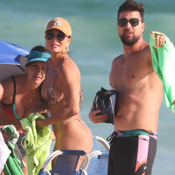 Juliana Paes também estava com o marido, Carlos Eduardo Baptista