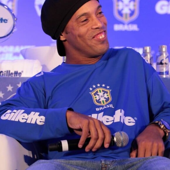 Ronaldinho Gaúcho é o responsável por patrocinar a viagem de Gretchen e do Choquei para o Catar