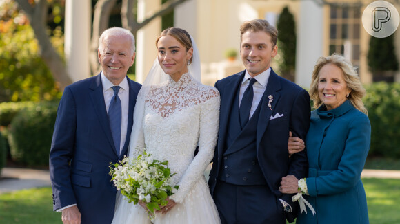 Neta de Joe Biden usa vestido de noiva inspirado em Grace Kelly e outros 2 looks em casamento. Fotos!