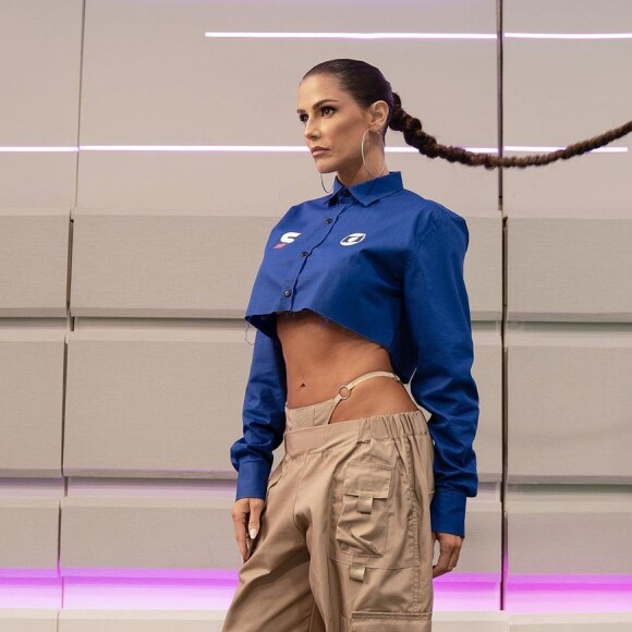 Deborah Secco não pensa em mudar seus looks