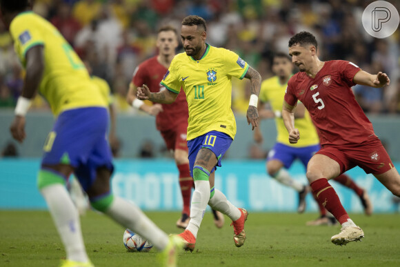 Neymar foi o jogador que mais sofreu faltas na partida contra a Sérvia