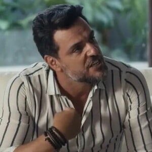 Moretti (Rodrigo Lombardi) jurou vingança contra Oto (Romulo Estrela) por namoro com Brisa (Lucy Alves)na novela 'Travessia'