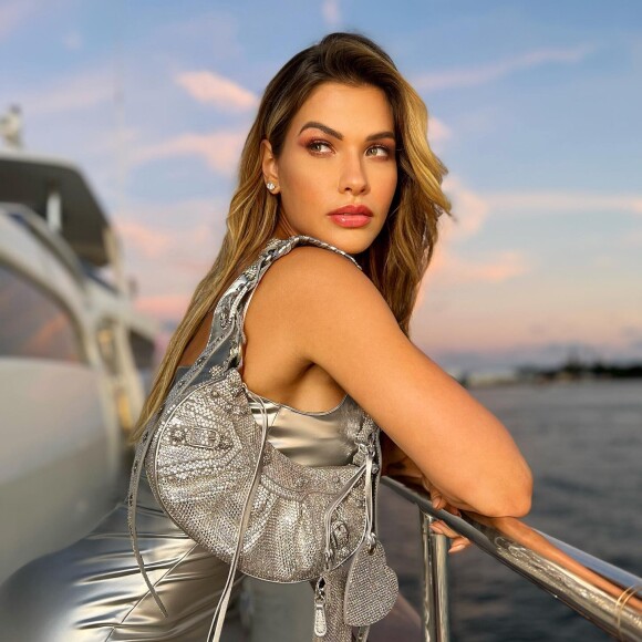 Beleza de Andressa Suita chama atenção nas redes sociais