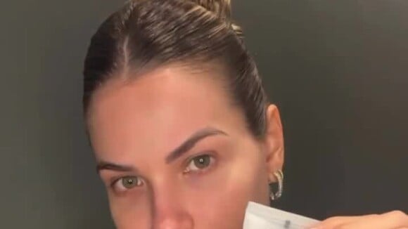 Sem maquiagem, Andressa Suita lava o rosto e revela rotina de skincare em vídeo nos stories