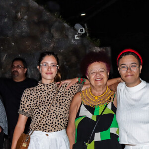 Aniversário de Angélica: Maria Gadú posou com a mãe, Neusa, e a namorada, Ana Paula Popi