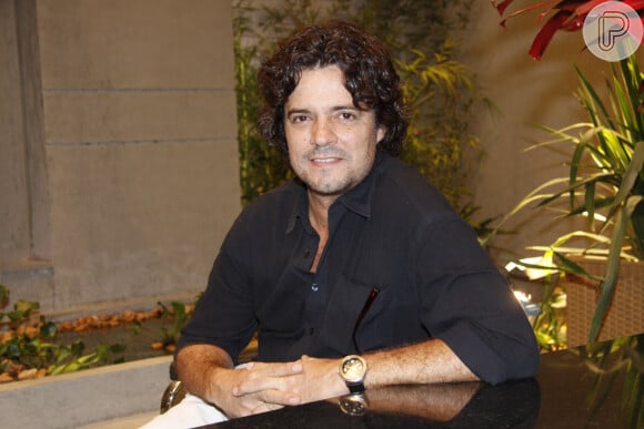 Leonel (Felipe Camargo) decide casar Gaspar (Rafael Cardoso) com sua filha, Maria Elisa/Marê (atriz não divulgada) na novela 'Amor Perfeito'