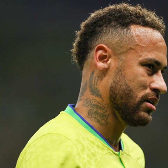 Neymar sofre com derrota do Brasil na Copa do Mundo