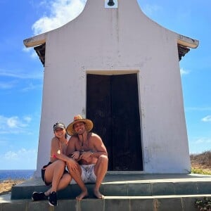 Larissa Manoela e André Luiz Frambach estão curtindo Fernando de Noronha