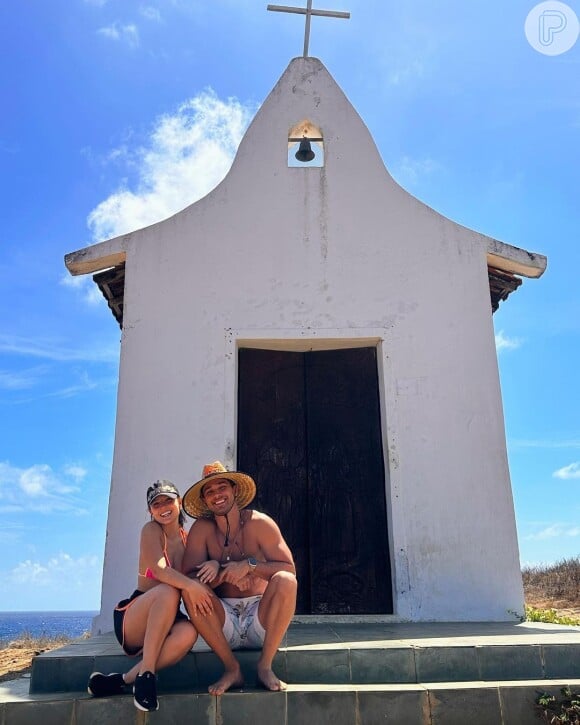 Larissa Manoela e André Luiz Frambach estão curtindo Fernando de Noronha