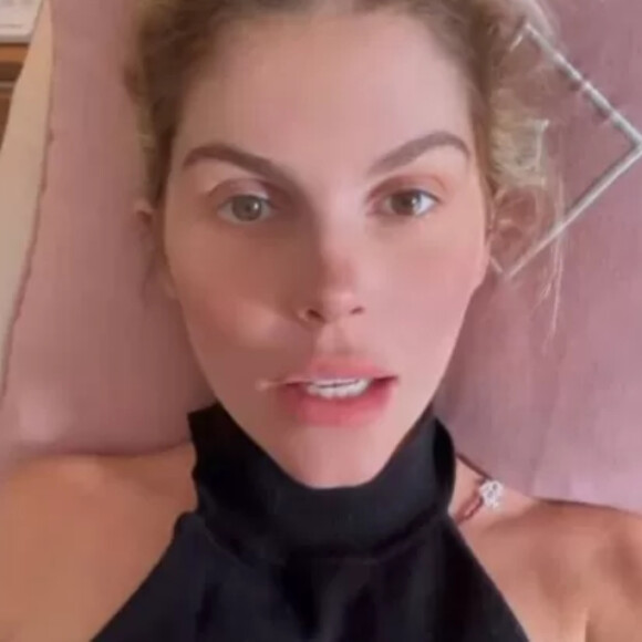 Bárbara Evans sofria de hemorroidas desde a gravidez e de lá para cá sentia fortes dores