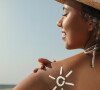 Qual o protetor solar ideal para o rosto e o corpo? Reunimos os 10 + vendidos para cuidar da pele no verão