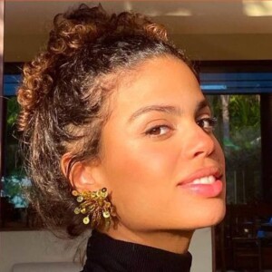 Filha de Carlinhos Brown, Clara Buarque estreia em novelas em 'Travessia'