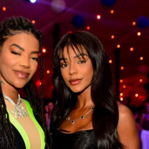 Ludmilla e a mulher, Brunna Gonçalves, também posaram juntas na festa de Luciano Huck