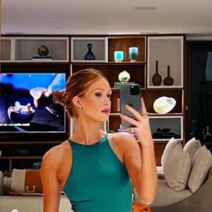 Vestido verde usado por Marina Ruy Barbosa é da Ginger, sua marca de roupas