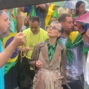 Cássia Kis participou de manifestações antidemocráticas e desagradou colegas de trabalho com a insistência em compartilhar conteúdos e teorias a favor do atual presidente