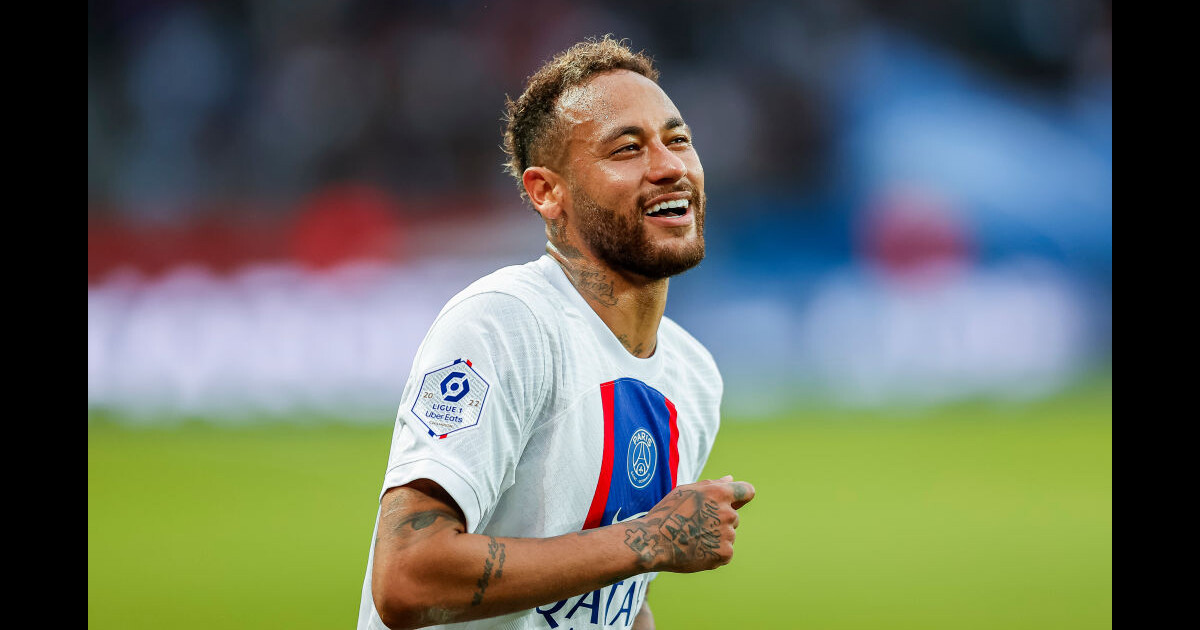 Neymar é suspenso por dois jogos após expulsão polêmica contra o