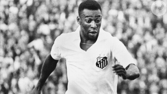 Pelé imortalizou a camisa 10 do Santos com o seu talento nos gramados