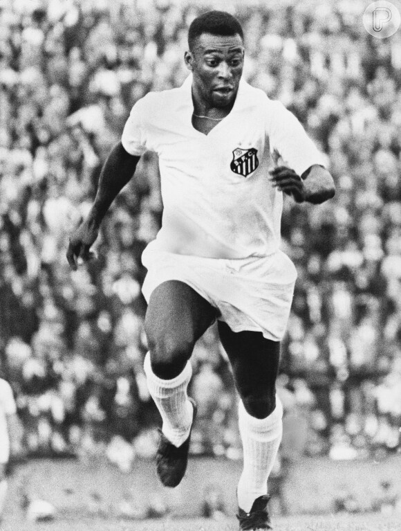 Pelé vestiu a camisa 10 do Santos entre os anos de 1956 a 1974.