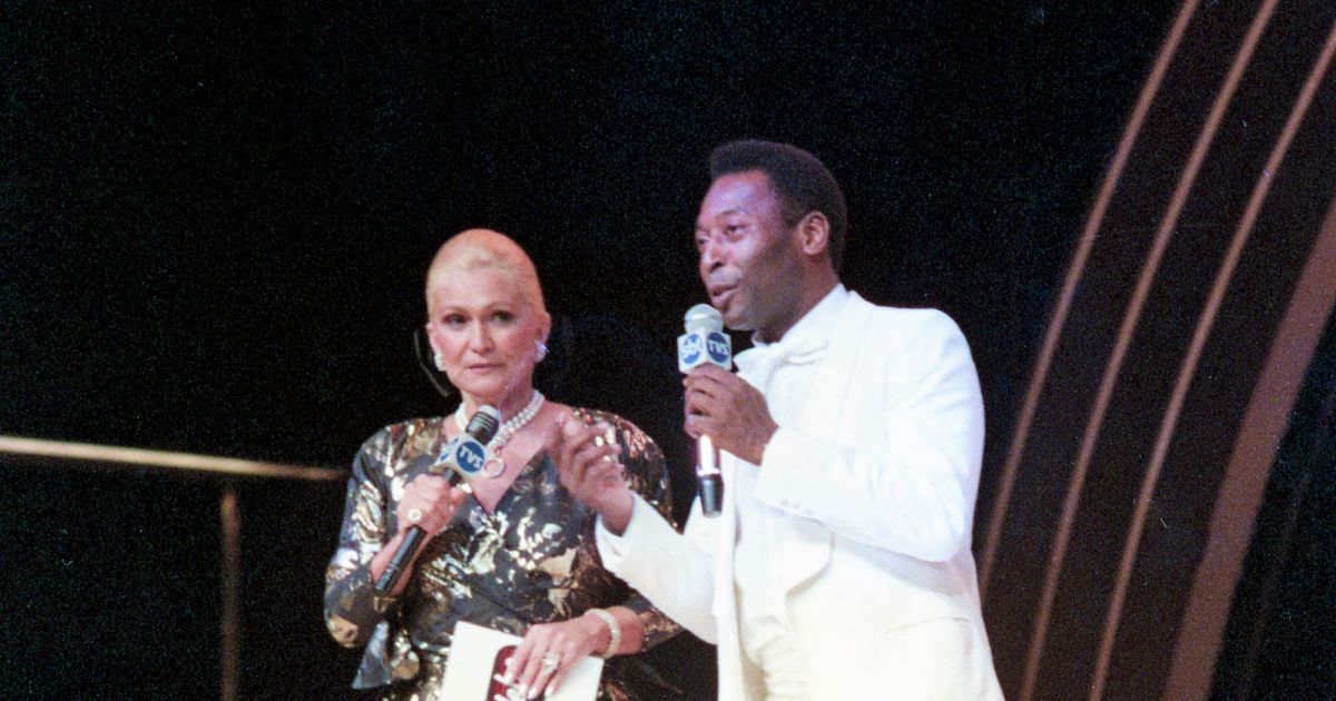 Pelé Namorou Xuxa Por 6 Anos Na Foto O Rei Do Futebol Dá Entrevista Para Hebe Camargo Em 1987 