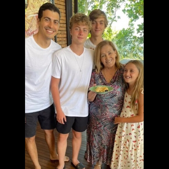 O tamanho dos filhos mais velhos de Angélica e Luciano Huck, Joaquim e Benício, roubaram a cena em 2022.