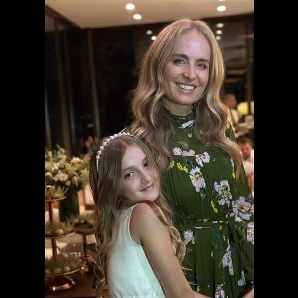 Foto de Angélica com Eva na Primeira Comunhão da filha caçula