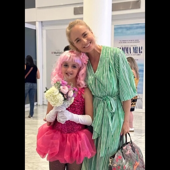Angélica tieta a filha em apresentação de espetáculo: Eva dá sinais de que já foi fisgada pela carreira artística