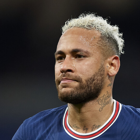 Neymar convidou Bruna Biancardi para Réveillon em Paris e surgiu abraçado à ex-namorada
