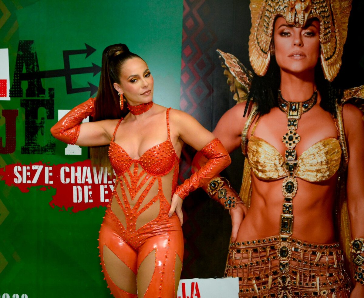 Foto: Roupa de Paolla Oliveira chamou atenção por decote e recorte para  ensaio do carnaval 2023 - Purepeople